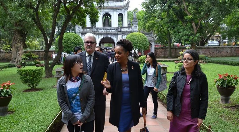 tourist guide hanoi Hanoikids Free Tour