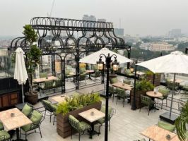 terraces with swimming pool in hanoi Skyline Bar & Restaurant