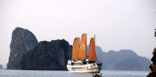 Halong Bay Cruise on Treasure Junk (1 night)