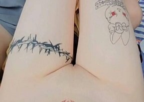 sex vam Vy Trần mặc đồ bó lên cơn nứng lồn